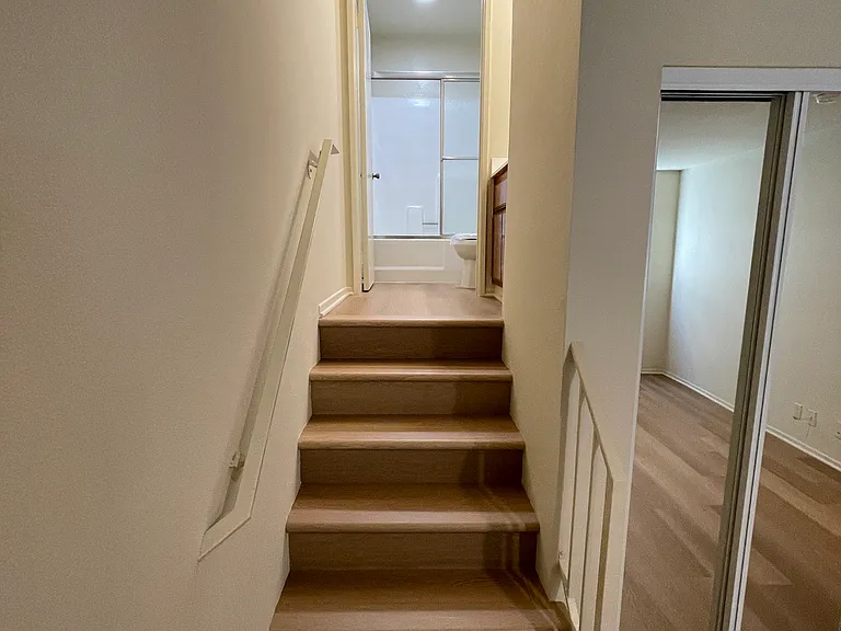 11748 Courtleigh Dr — Photo 7