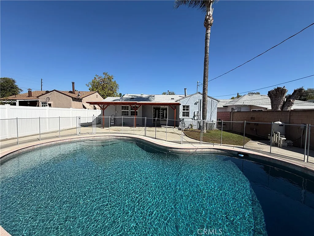2 bed, 936 sqft, $4,500 — Photo 2