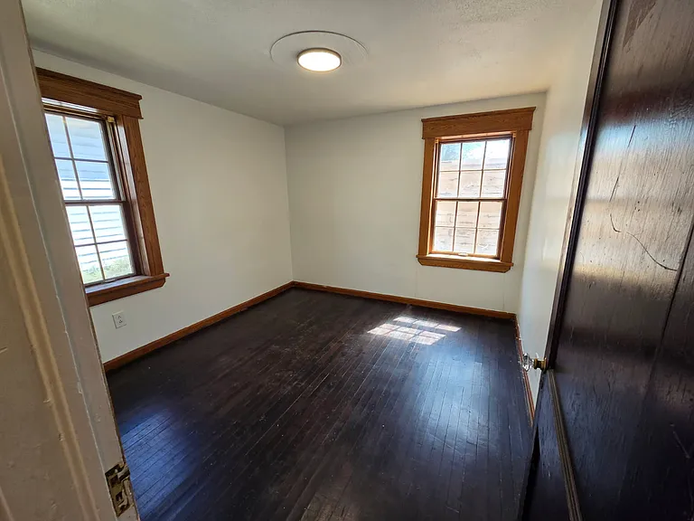 1239 W 5th St #1 — Photo 2