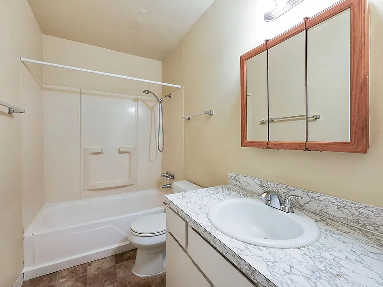 Sandy Terrace Apartments — Photo 12