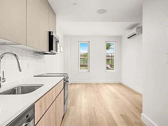 5th image of 21 Linden Blvd #603