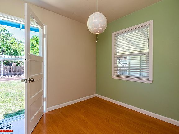 5th image of 849 Dwight Ave