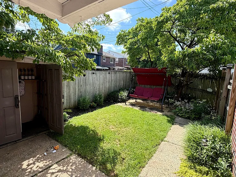 844 E Madison St — Photo 10