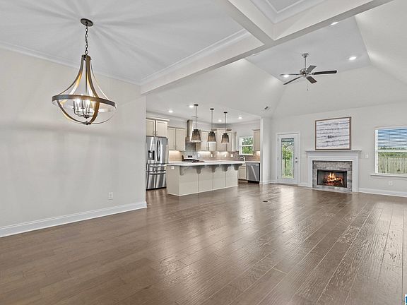 3rd image of 1090 Camellia Ridge Dr