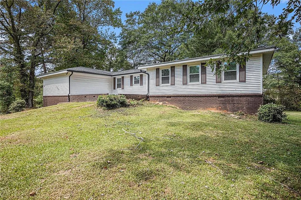 3 bed, 2.0 bath, 1706 sqft, $1,850 — Photo 2