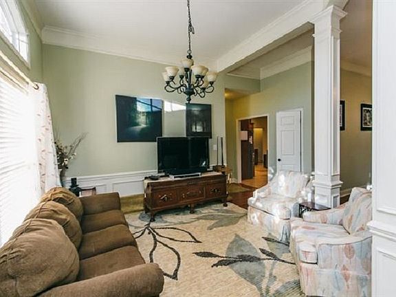 5th image of 209 Rose Hill Dr
