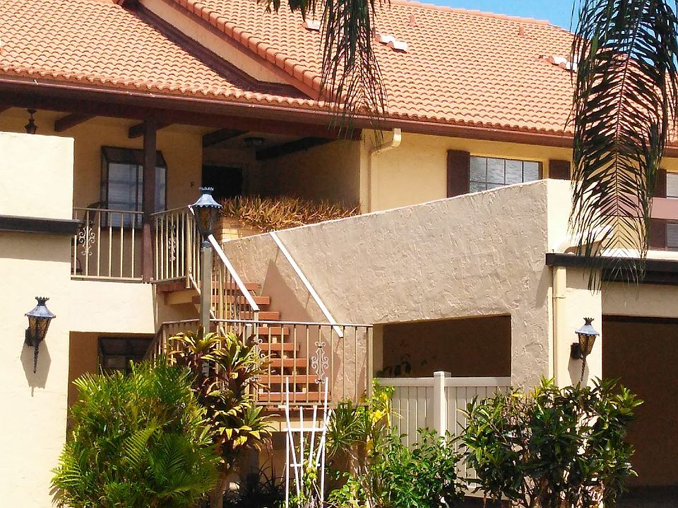 1st image of 744 Avenida Estancia #140