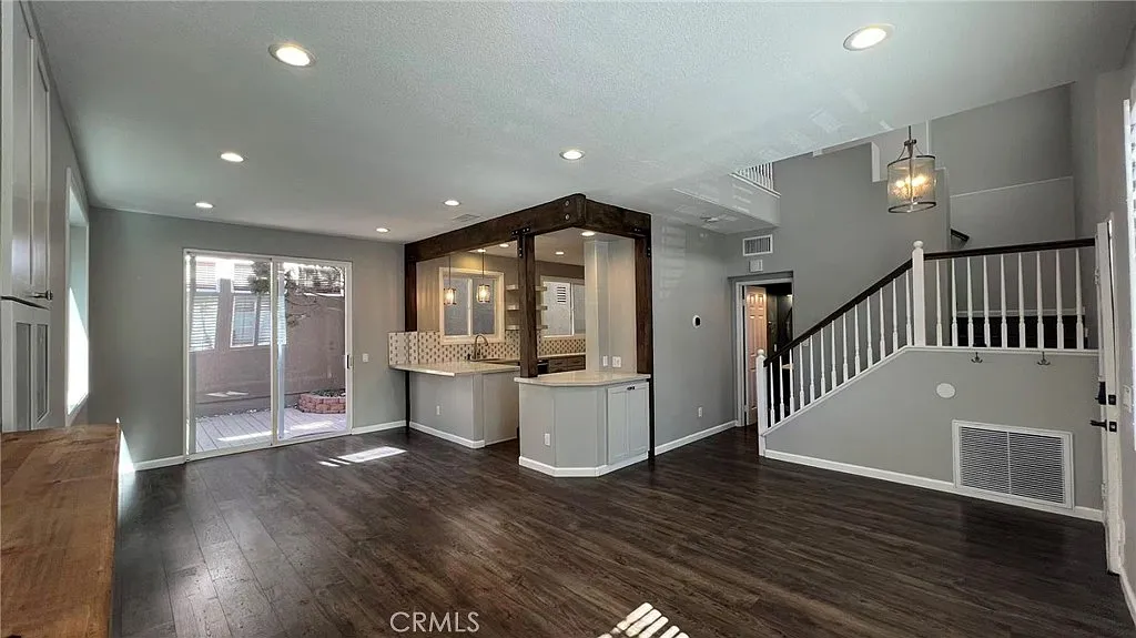3 bed, 2.5 bath, 1579 sqft, $4,300 — Photo 4