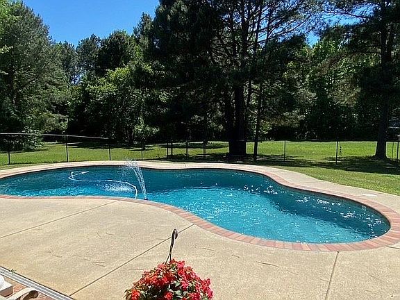 5th image of 1247 B K Pickering Dr