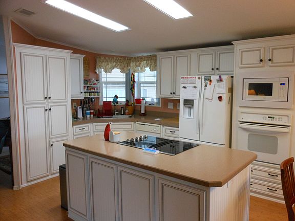 5th image of 1746 Red Pine Ave