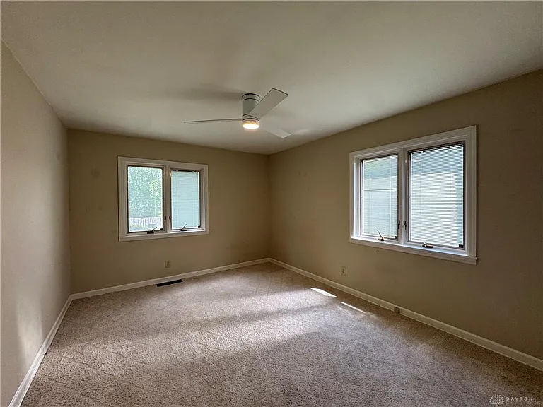 440 Lonsdale Ave #1 — Photo 8
