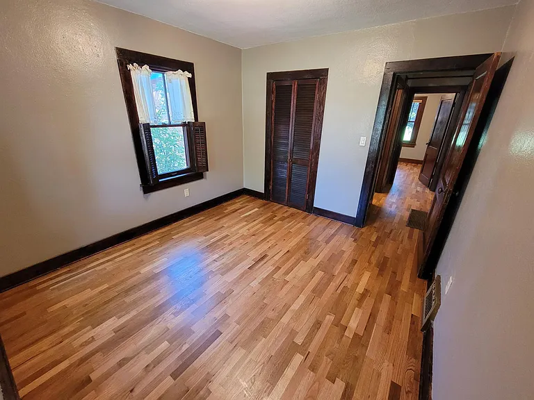 1225 Custer Ave — Photo 8