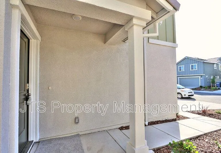 2097 Shady Tree Cir — Photo 4