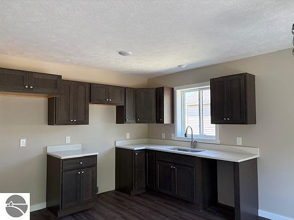 5th image of 4860 Meadowlark Ln