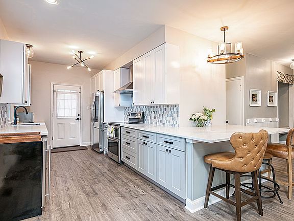 4th image of 9904 Mayfield Dr