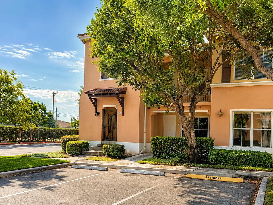 3549 Forest Hill Blvd #25