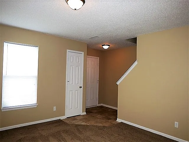 10395 Carrington Way — Photo 4