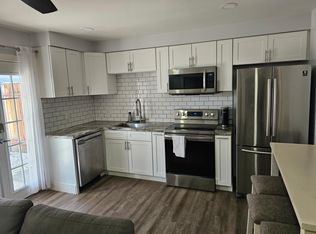 1510 Escalon Ave #B, Clovis, CA 93611