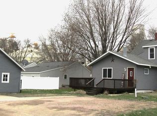 215 7th St, Dawson, MN 56232