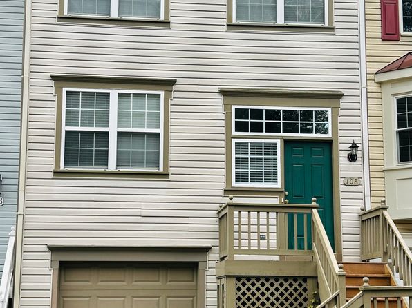 108 Hackley Ct