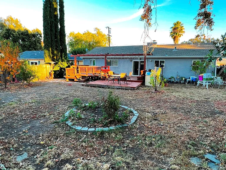 1369 Peach Pl — Photo 18