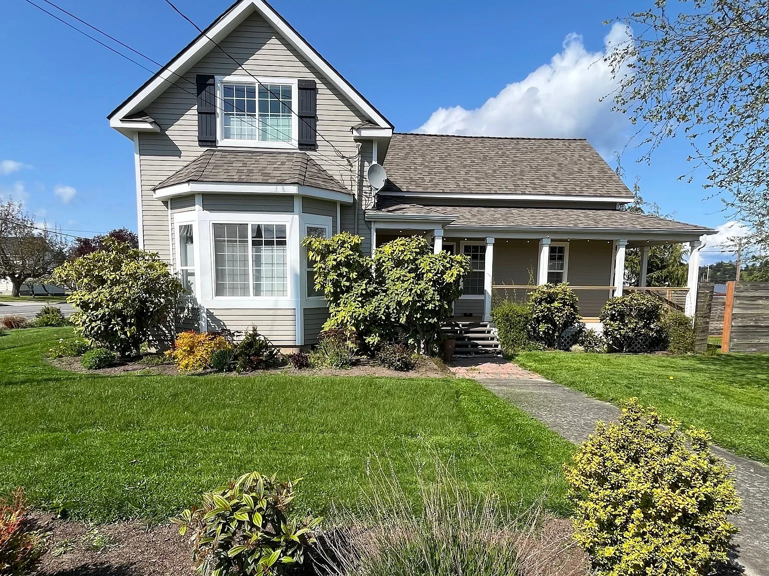 3 bed, 1.5 bath, 1600 sqft, $3,600 — Photo 2