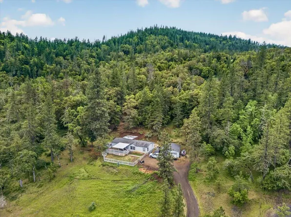 483 Wren Ridge Dr, Eagle Point, OR 97524
