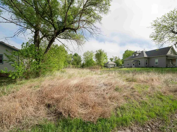 410 W Grant St, Walton, KS 67151