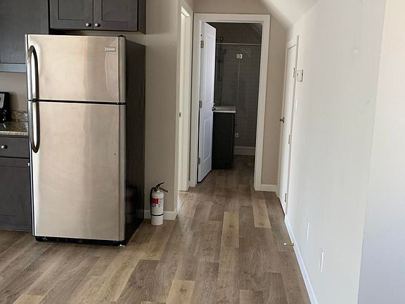 5th image of 207 Brinley Ave