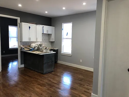 Rented by Aron Fried, LREB | media 38