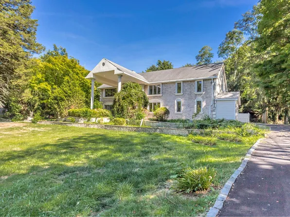 280 Half Hollow Rd, Dix Hills, NY 11746