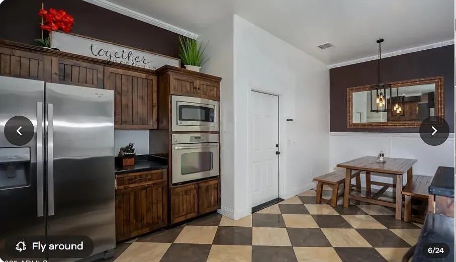 4 bed, 2.5 bath, 3200 sqft, $1,066 — Photo 4