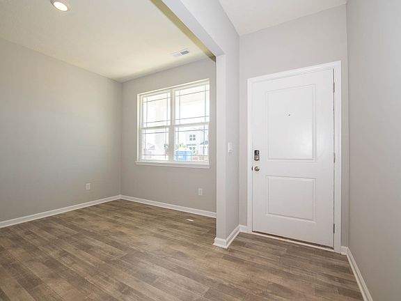 4th image of 9362 Aspen Glen Dr