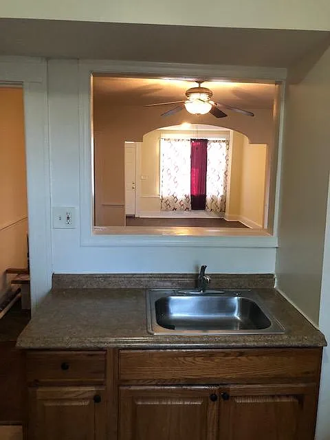 2844 Lake Ave photo 1