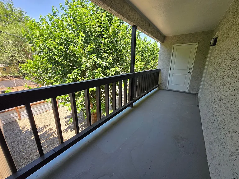 407 W Tilden St — Photo 52