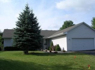 2074 Amy Cir, North Saint Paul, MN 55109