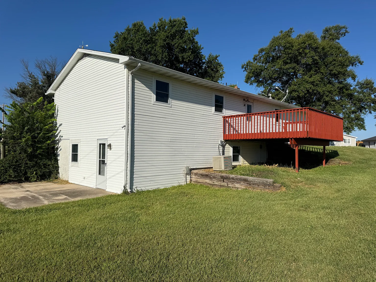 3 bed, 1900 sqft, $1,550 — Photo 2