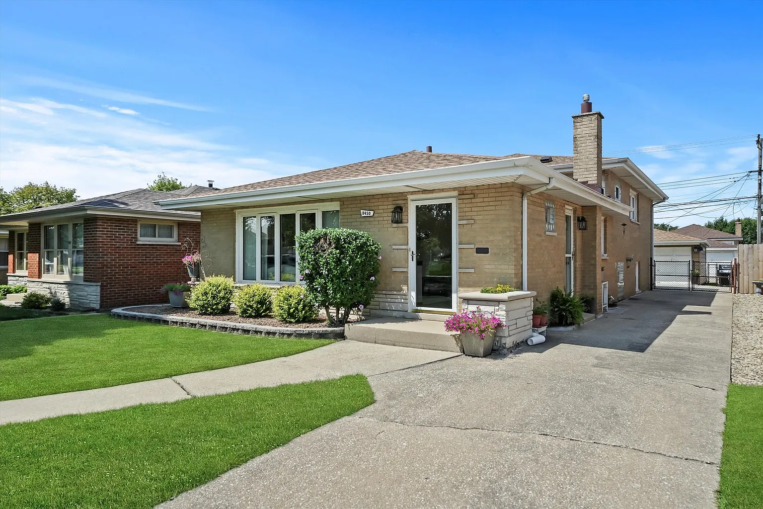 8450 S Kolin Ave photo 1