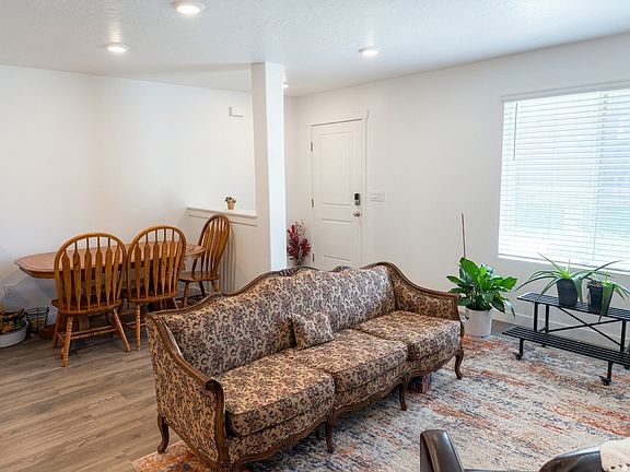 3rd image of 1391 S Oakdale Dr #233