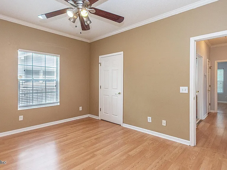 3237 Mayflower St S — Photo 17