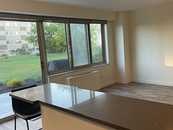 3rd image of 12520 Edgewater Dr APT 203