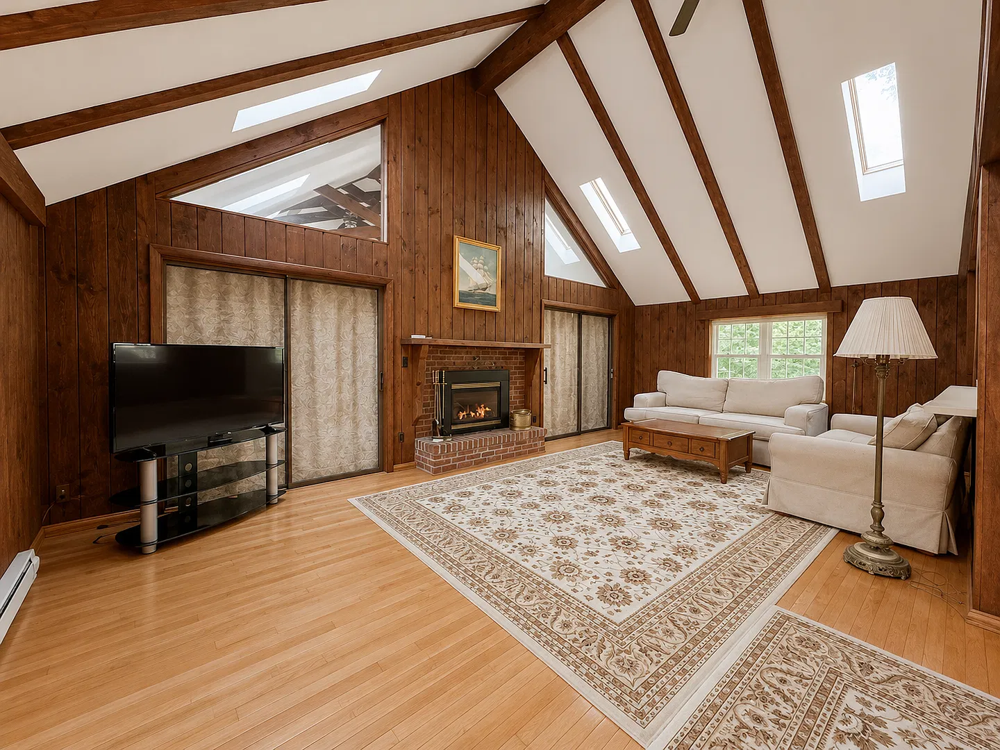 Enfield - 4 Bed, 2 Bath and a loft, fully furnished home - $2800 — Photo 2