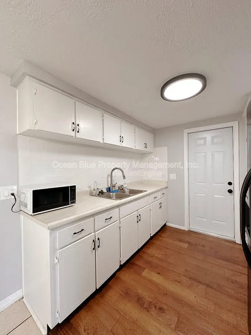 Building Photo - 7924 Halsey Dr
