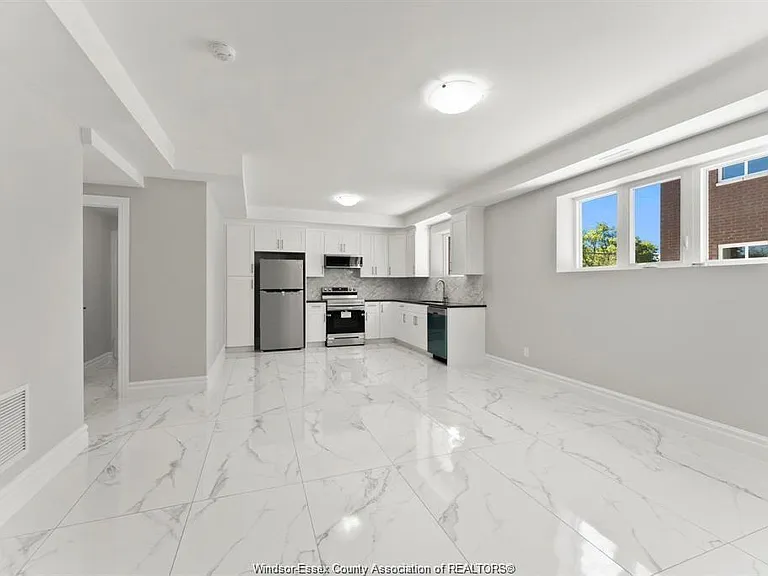 2270 Daytona Ave #B — Photo 3