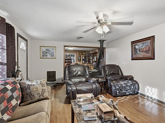 4th image of 106 Rosedale St