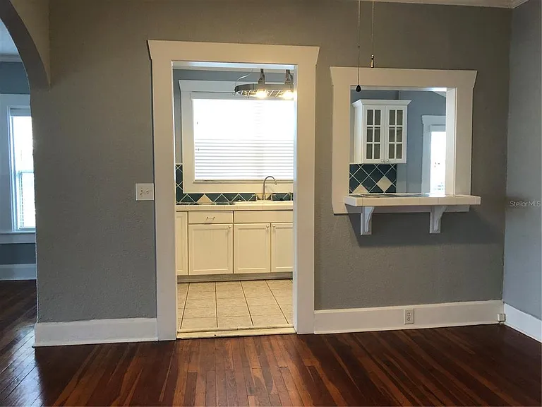 1209 E Comanche Ave — Photo 8