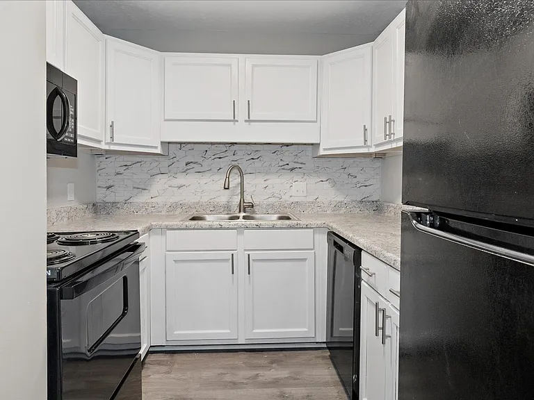 Orleans Apartments — Photo 30
