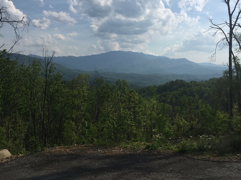 1st image of 805 Pine Top Ln