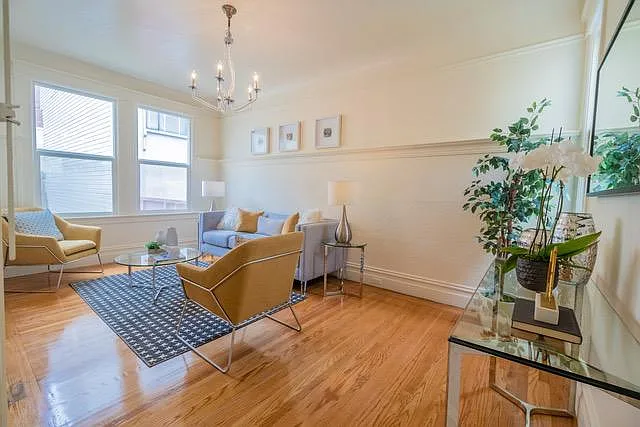 Living / optional bedroom - Great natural light!