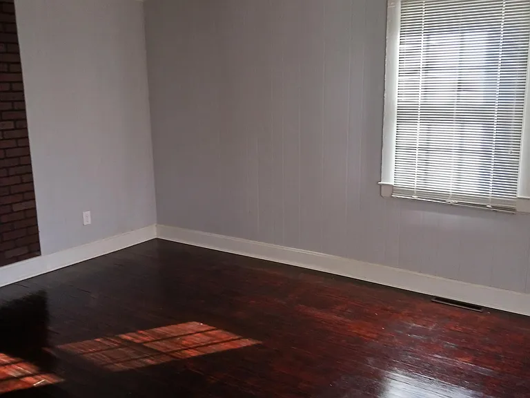 216 Charlotte Ave — Photo 2